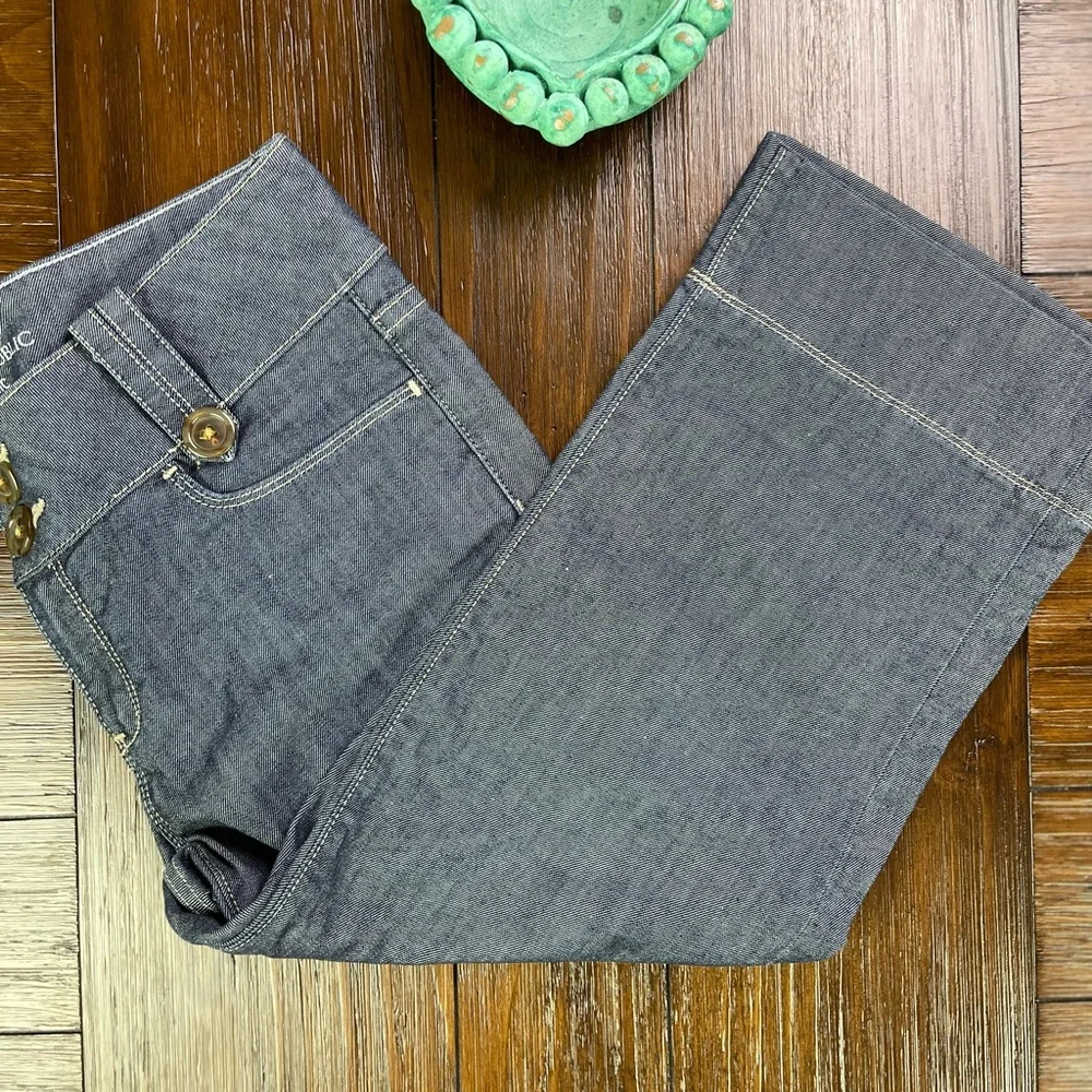 Banana Republic Classic Denim Capris - Picture 9 of 12